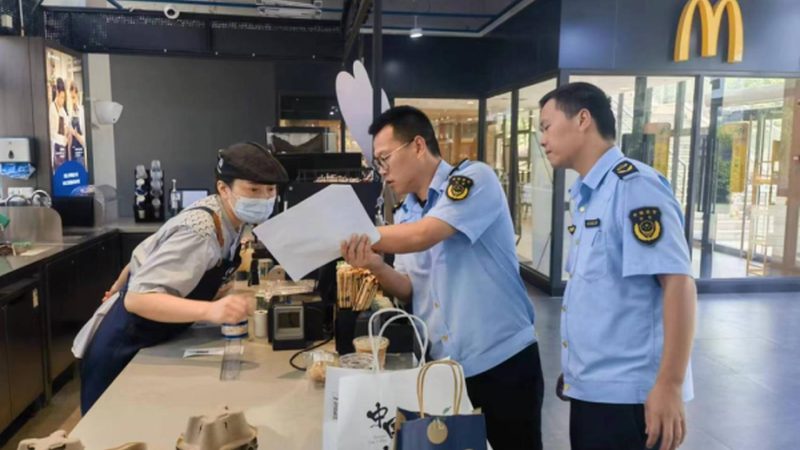餐饮加盟的核心在于产品品质。在考察加盟公司时，可以从以下几个方面入手：