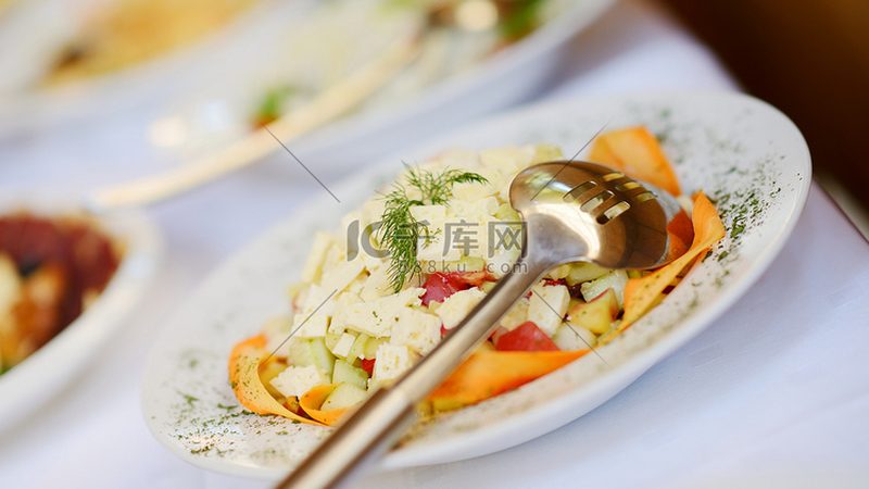 西餐调味品批发，价格背后的考量因素**